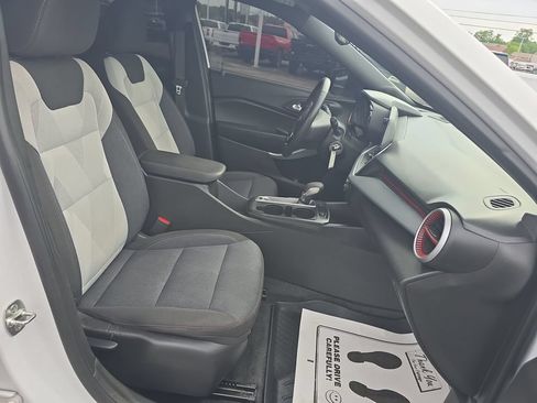 Used 2024 Chevrolet Trax RS w/ Driver Confidence Package FWD image 17
