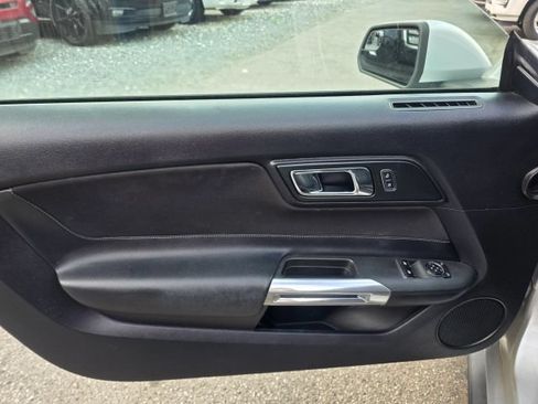 Used 2016 Ford Mustang Coupe RWD image 11