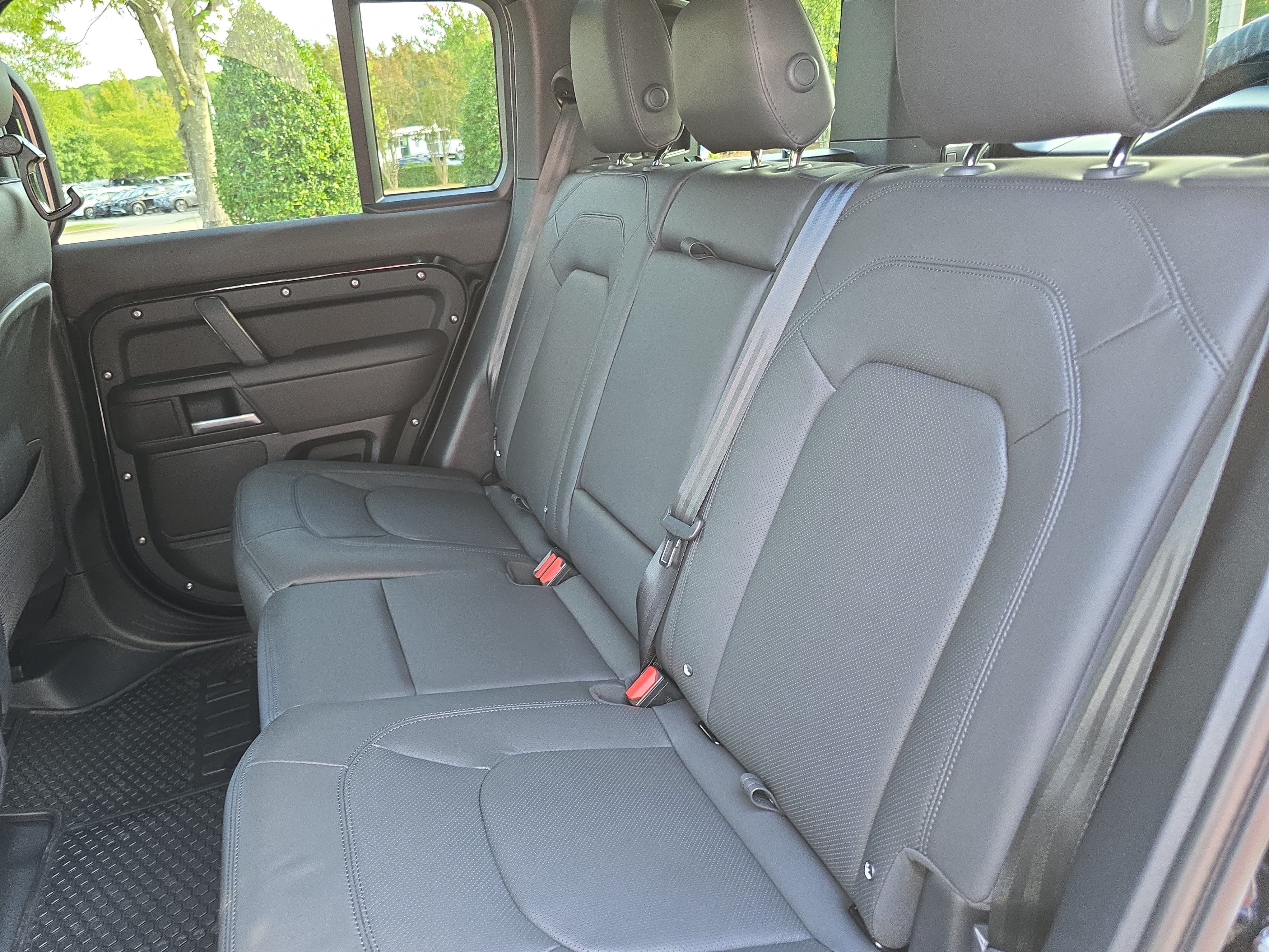 New 2026 Land Rover Defender 110 X-Dynamic SE AWD/4WD image 13
