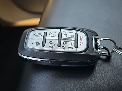 Used 2023 Chrysler Pacifica Touring-L FWD image 29