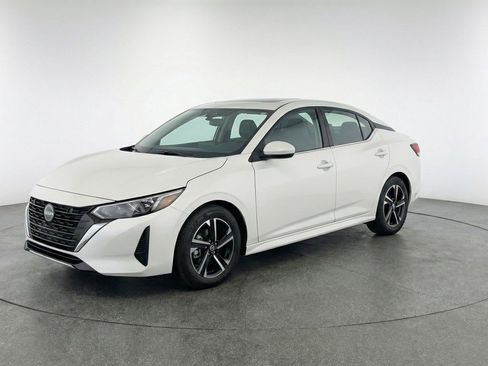 Used 2025 Nissan Sentra SV image 3