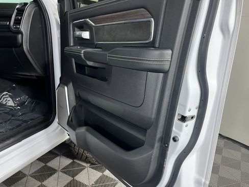 Used 2025 RAM 2500 Laramie AWD/4WD image 16