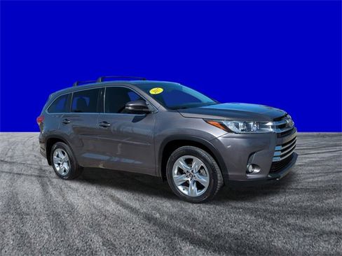 Used 2017 Toyota Highlander Limited image 2