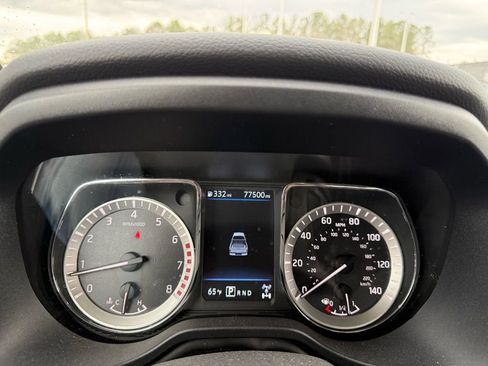 Used 2019 Nissan Titan SV image 14