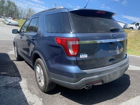 Used 2018 Ford Explorer XLT w/ Equipment Group 202A image 5