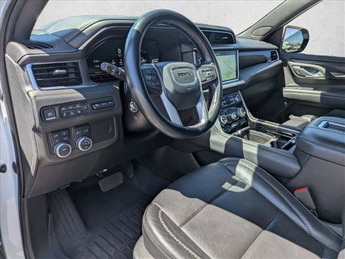 Used 2022 GMC Yukon XL Denali AWD/4WD image 9