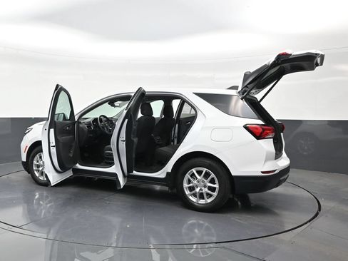 Used 2024 Chevrolet Equinox LT FWD image 31