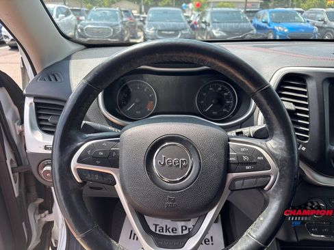 Used 2014 Jeep Cherokee Trailhawk w/ Cold Weather Group AWD/4WD image 14