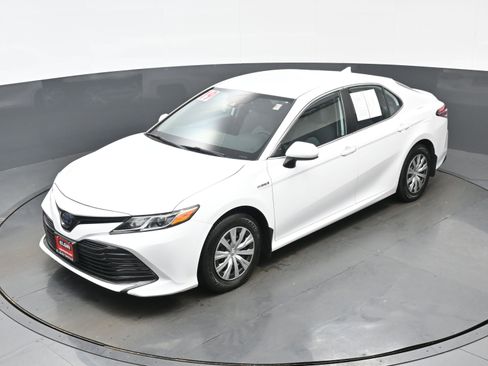 Used 2019 Toyota Camry LE image 35