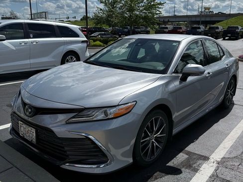 Used 2022 Toyota Camry XLE w/ Cold Weather Package FWD image 3