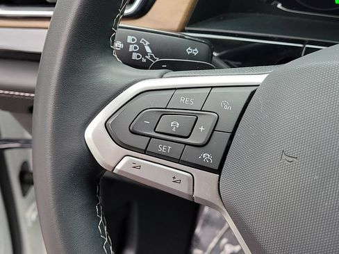 Used 2024 Volkswagen Atlas SE w/ Black Wheel Package FWD image 29
