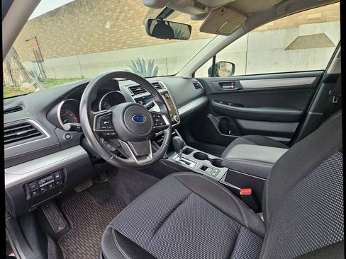 Used 2019 Subaru Outback 2.5i Premium image 11