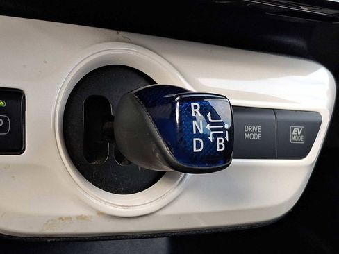 Used 2018 Toyota Prius Four Touring image 10