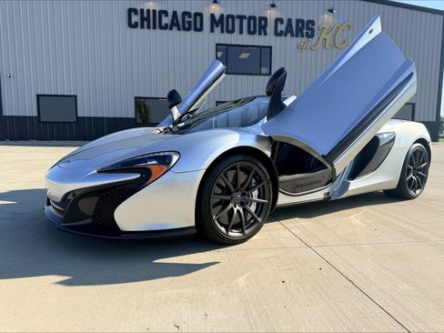 Used 2016 McLaren 650S Spider RWD image 3