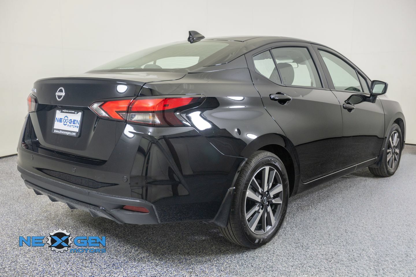 Used 2025 Nissan Versa SV w/ Trunk Package FWD image 34