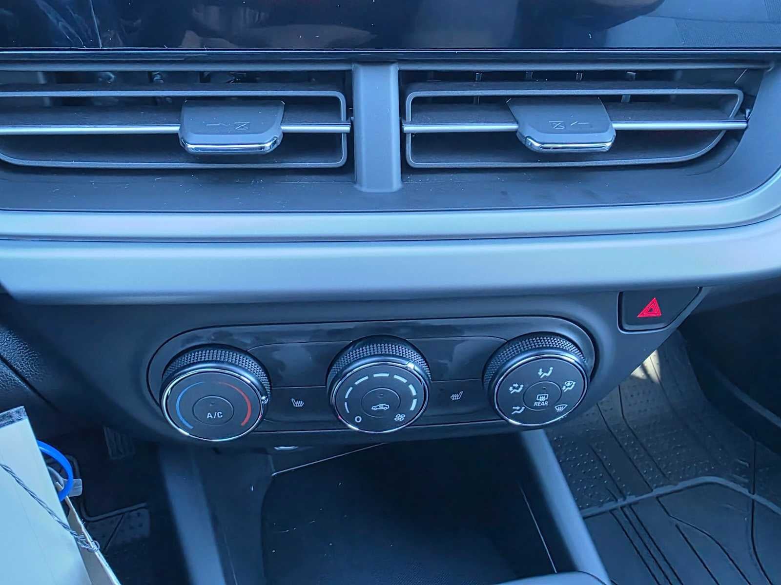 Certified 2026 Chevrolet Trax RS w/ Sunroof Package FWD image 28