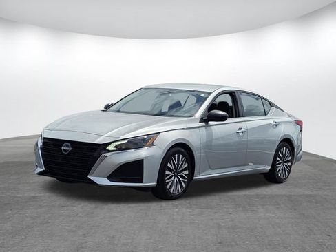 Used 2024 Nissan Altima 2.5 SV FWD image 7