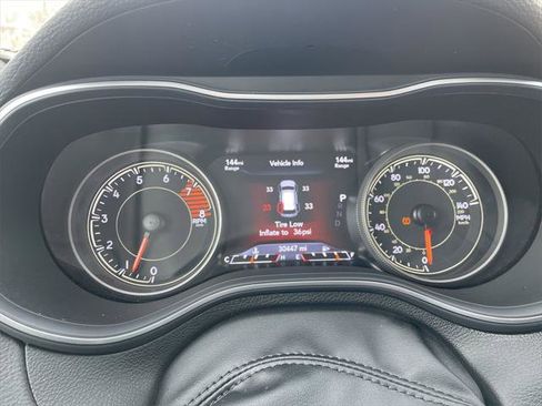 Certified 2022 Jeep Cherokee Trailhawk w/ Premium Leather Package image 17