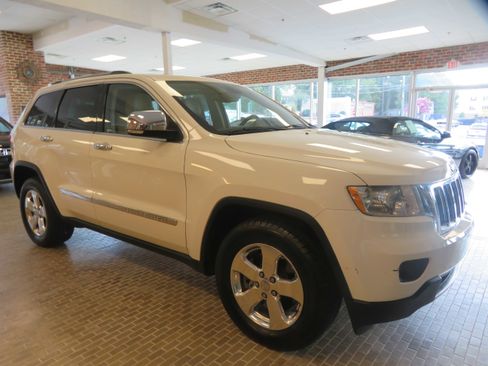 Used 2011 Jeep Grand Cherokee Limited image 56