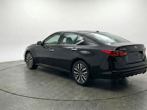 Used 2025 Nissan Altima 2.5 SV FWD image 6