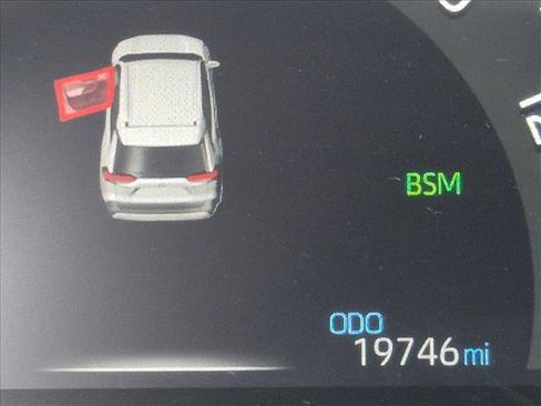 Used 2024 Toyota RAV4 XLE FWD image 5