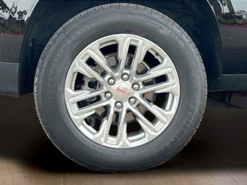 Used 2023 GMC Yukon XL SLT w/ SLT Luxury Package image 5