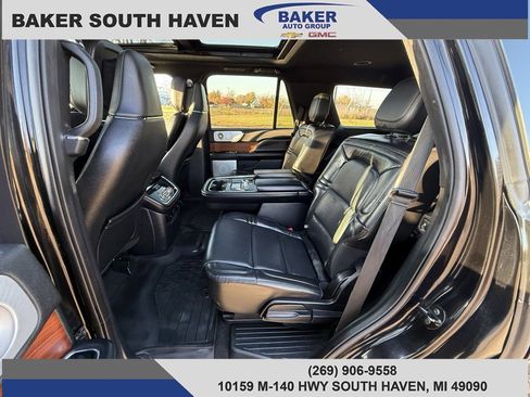 Used 2020 Lincoln Navigator Reserve image 16