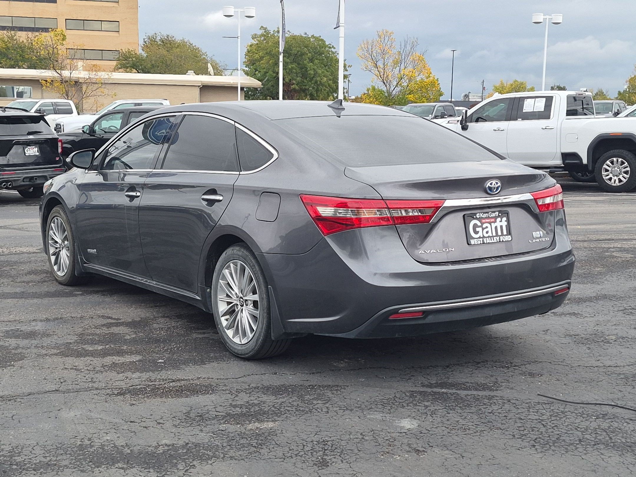 Used 2016 Toyota Avalon Limited w/ Toyota Safety Sense Package FWD image 8