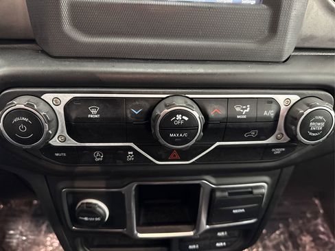 Used 2022 Jeep Wrangler Unlimited Sport image 29