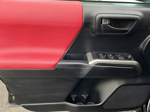 Used 2019 Toyota Tacoma SR5 image 16