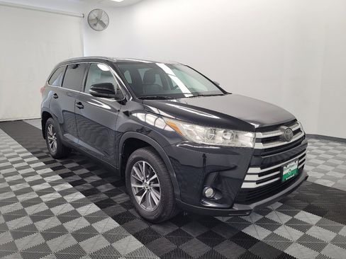 Used 2019 Toyota Highlander XLE AWD/4WD image 13