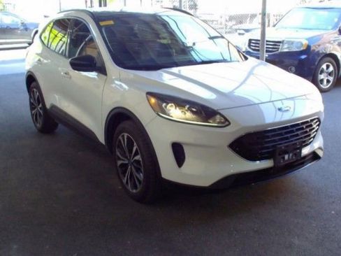 Used 2021 Ford Escape SE w/ SE Sport Appearance Package AWD/4WD image 2