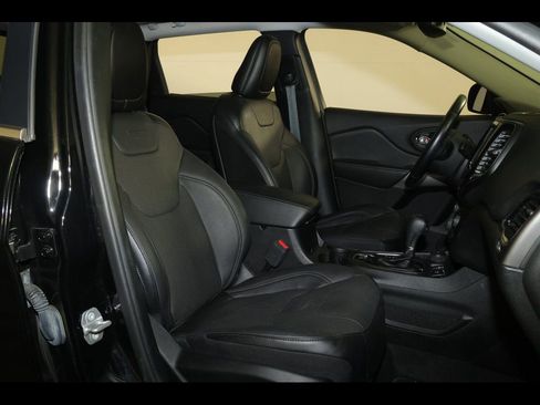 Used 2021 Jeep Cherokee Limited image 31