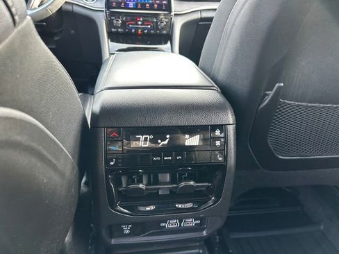 Used 2025 Jeep Grand Cherokee L Limited w/ Black Appearance Package AWD/4WD image 16