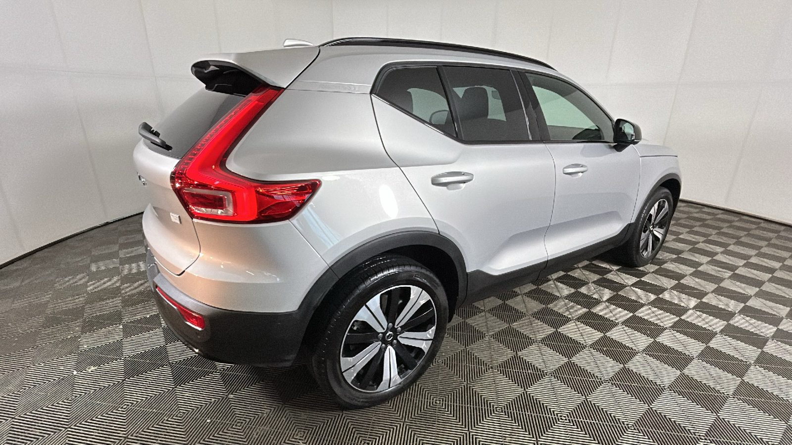 Used 2023 Volvo XC40 Recharge Plus AWD/4WD image 2