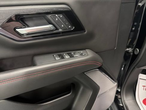Used 2025 GMC Yukon AT4 Ultimate w/ LPO, AT4 Appearance Package AWD/4WD image 17