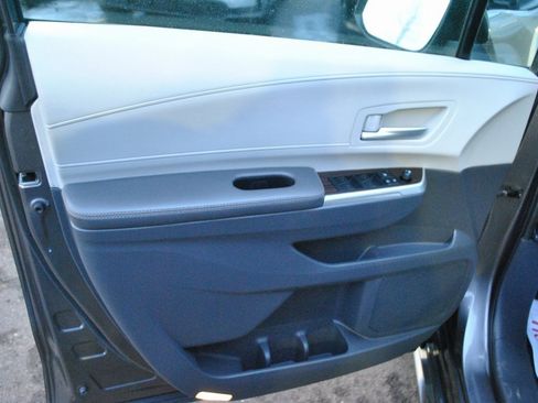 Certified 2022 Toyota Sienna XLE image 13