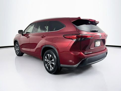 Used 2022 Toyota Highlander XLE AWD/4WD image 7