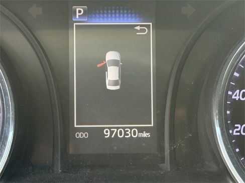 Used 2019 Toyota Camry LE image 9