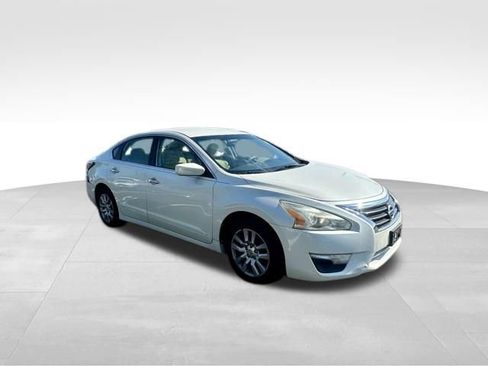 Used 2014 Nissan Altima 2.5 S w/ Display Audio Package FWD image 10