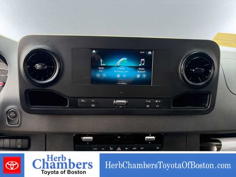 Used 2022 Mercedes-Benz Sprinter 2500 image 16