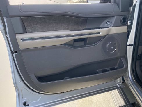 Used 2020 Ford Expedition Max Limited image 17