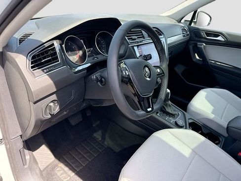 Used 2021 Volkswagen Tiguan SE AWD/4WD image 10