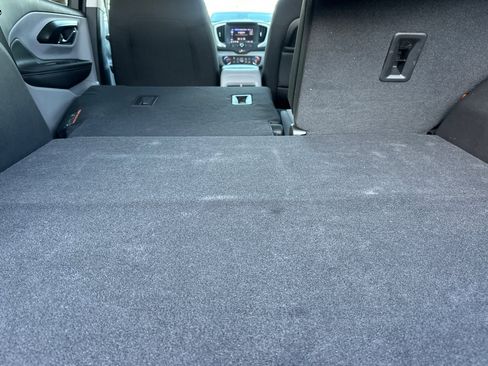 Used 2023 GMC Terrain SLE w/ Driver Convenience Package image 18