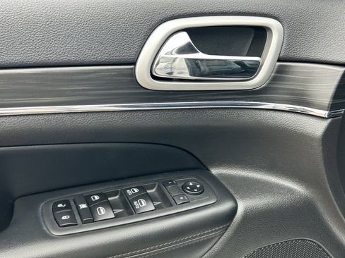 Used 2020 Jeep Grand Cherokee Limited w/ Luxury Group II image 21