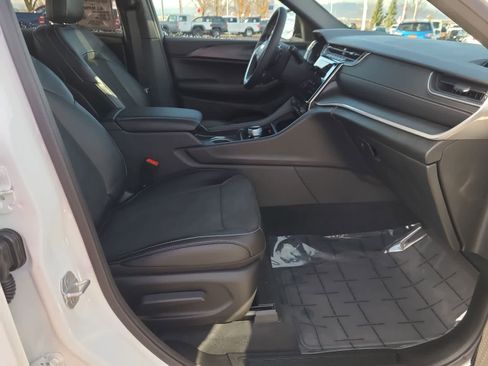 New 2025 Jeep Grand Cherokee Altitude image 22