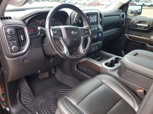 Used 2020 Chevrolet Silverado 1500 LT Trail Boss w/ Midnight Edition image 17