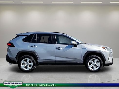 Used 2021 Toyota RAV4 XLE w/ Convenience Package image 2