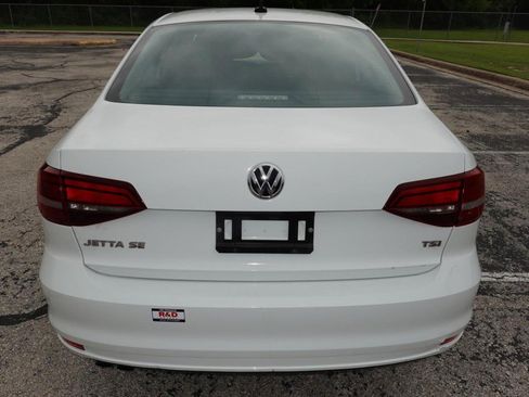 Used 2016 Volkswagen Jetta SE FWD image 4