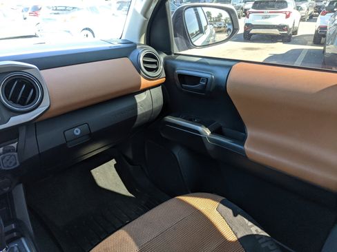 Used 2019 Toyota Tacoma SR5 image 20